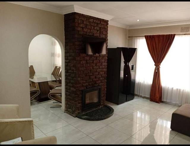 4 BEDROOM HOUSE FOR SALE IN FARRARMERE